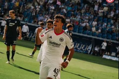  فرانكفورت يخطف صدارة الدوري الألماني... وتعثر ليفركوزن في الـ+90